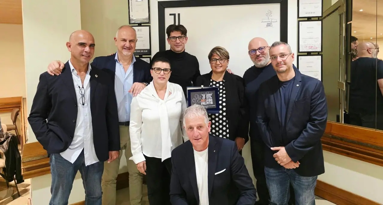 La passione bianconera riparte dalla storia: Alessio Tacchinardi ospite dello Juventus Fan Club \"Andrea Agnelli\"\n