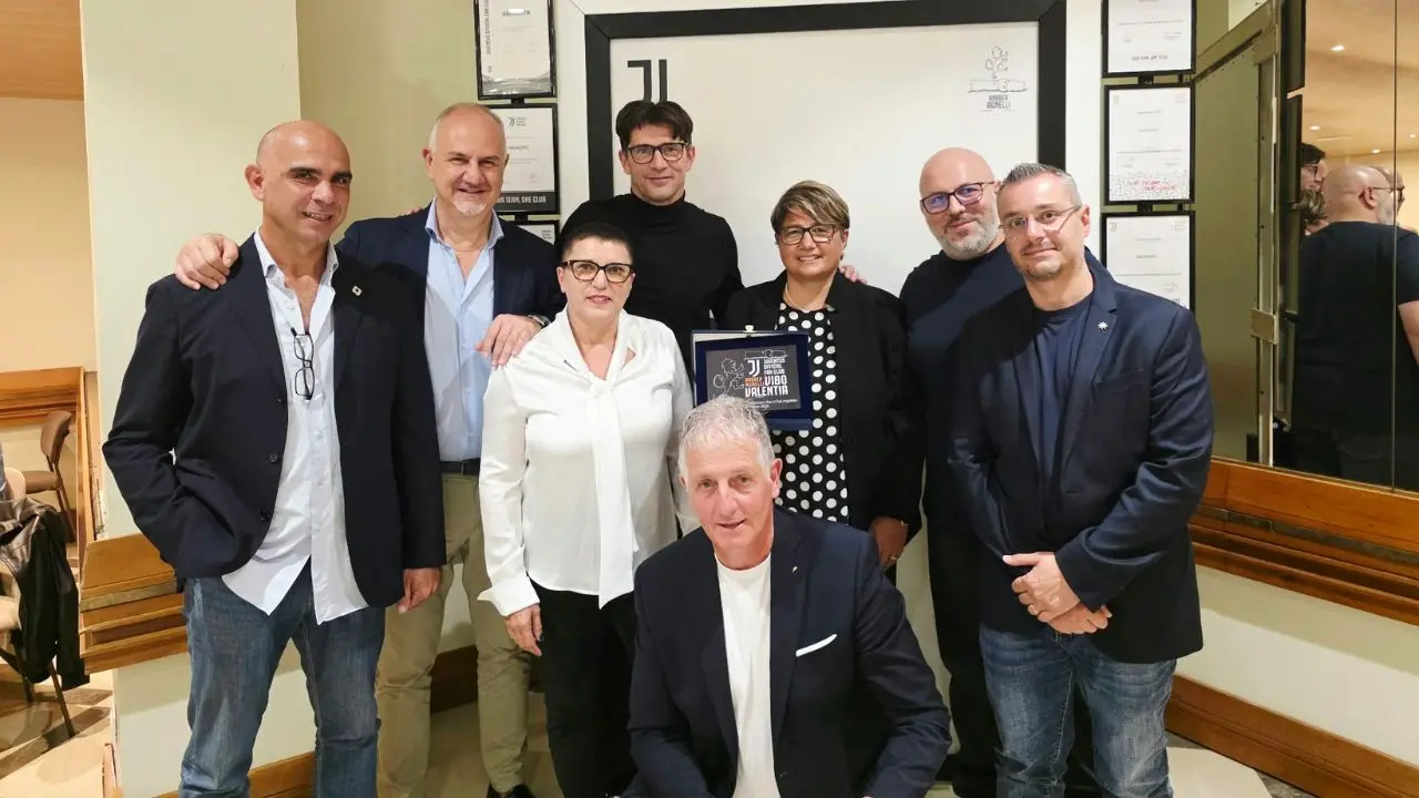 La passione bianconera riparte dalla storia: Alessio Tacchinardi ospite dello Juventus Fan Club \"Andrea Agnelli\"\n