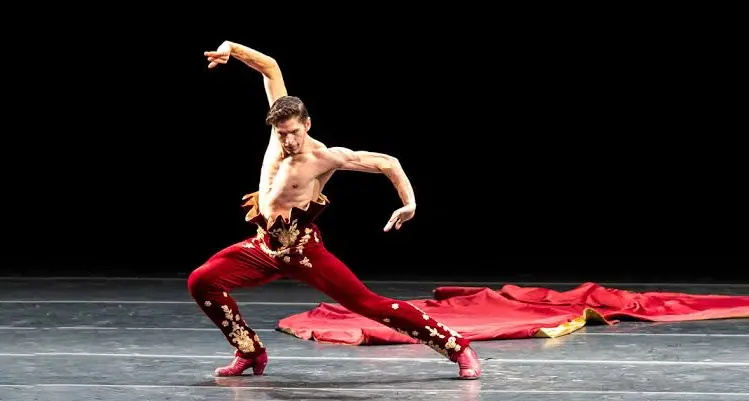 Sergio Bernal incanta il Rendano: una notte di danza, fuoco e poesia inaugura la 61esima Stagione del Teatro\n