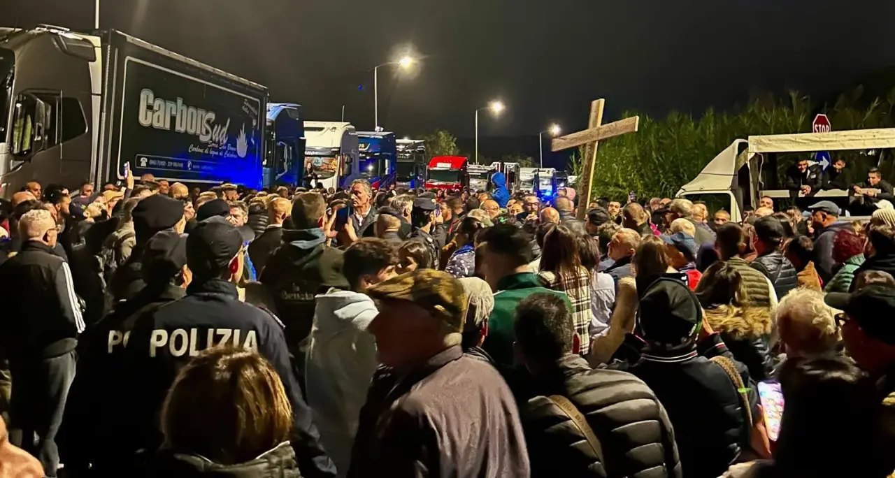 Protesta dei Tir, il consigliere serrese Regio contro l’appello dei sindaci vibonesi a favore dei manifestanti: «Solidarietà da poltrona che\u00A0ora non serve»\n