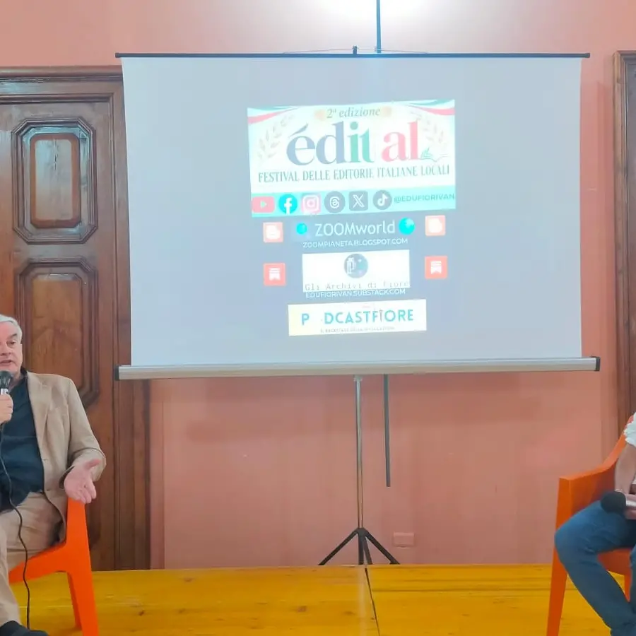 ÈdITAl, Livio Zerbini conquista il pubblico di Vibo e mette in guardia dall’intelligenza artificiale: «Un cavallo imbizzarrito da domare»\n