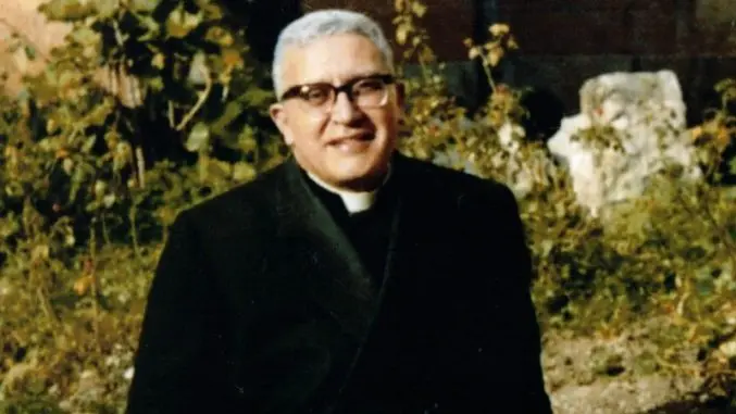 <p>Don Alessandro Vitetti (da cariatinet.it)</p>\\n