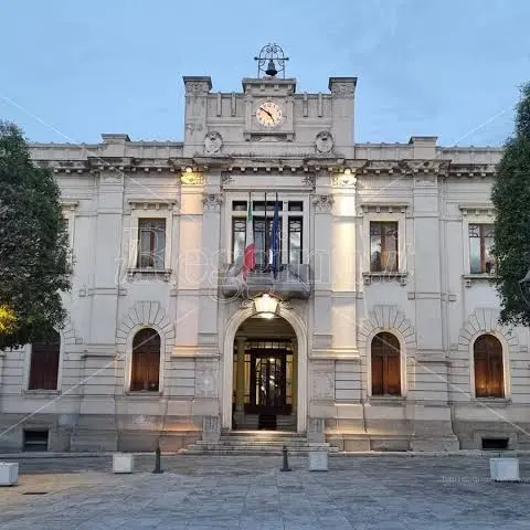Reggio, il Consiglio Comunale torna a Palazzo San Giorgio: martedì in aula bilancio, debiti fuori bilancio e inclusione sociale\n