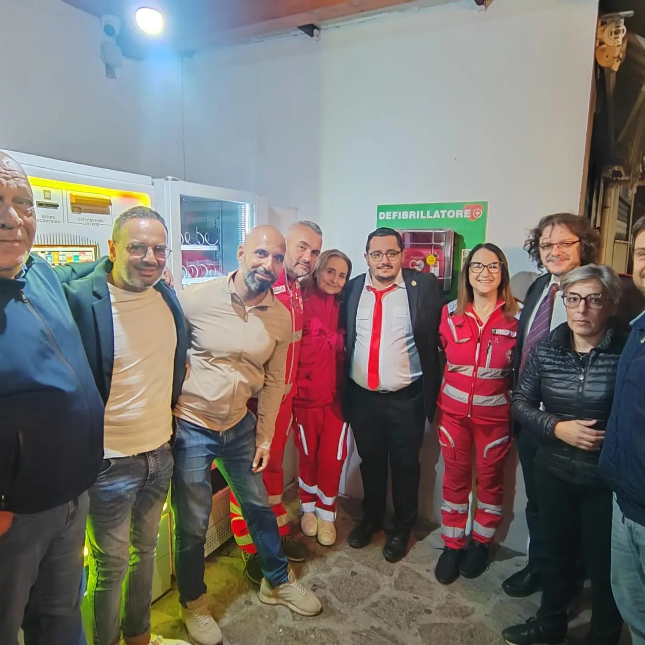 Un nuovo defibrillatore per la comunità di Sala di Mosorrofa\n