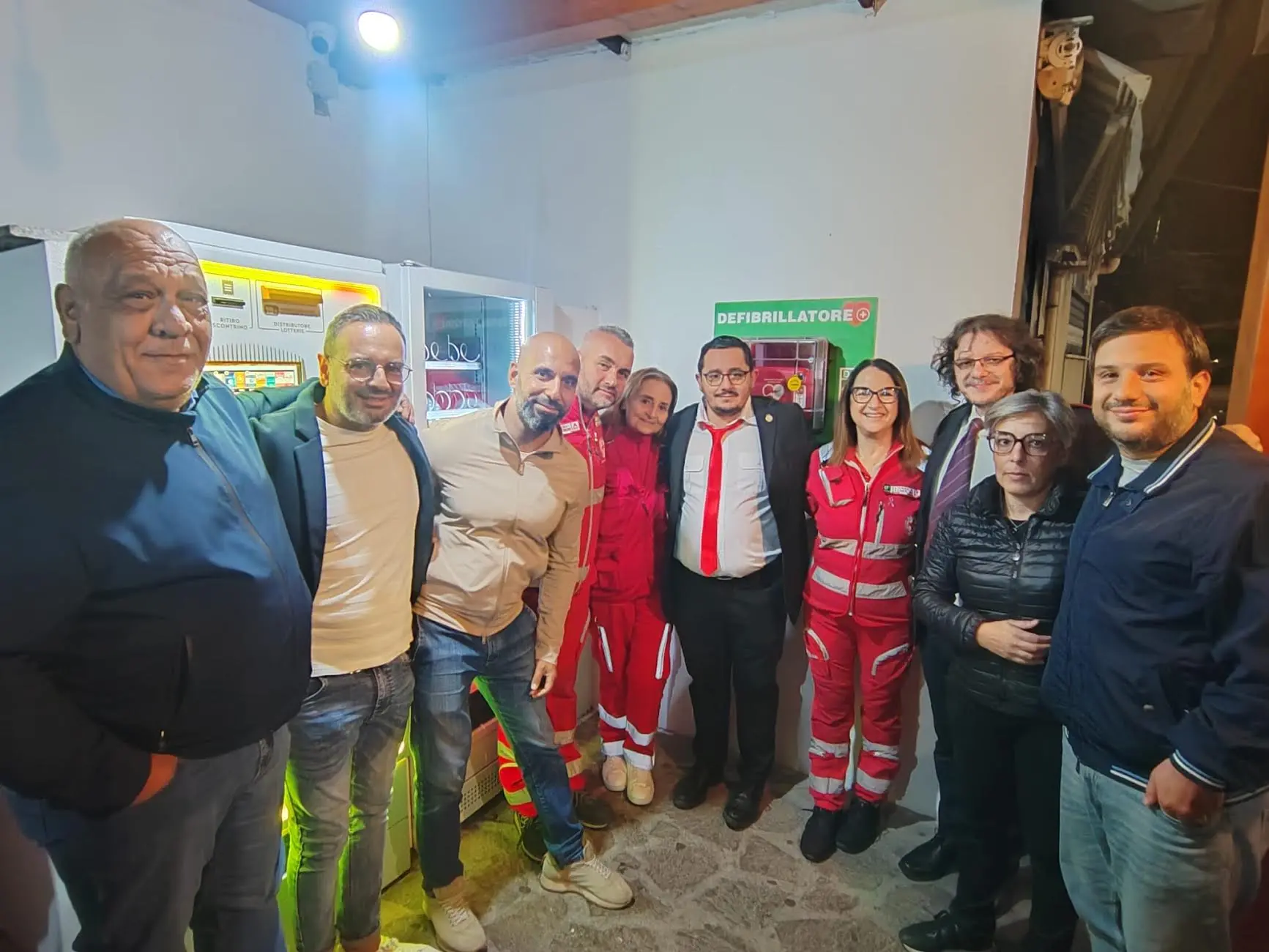 Un nuovo defibrillatore per la comunità di Sala di Mosorrofa\n