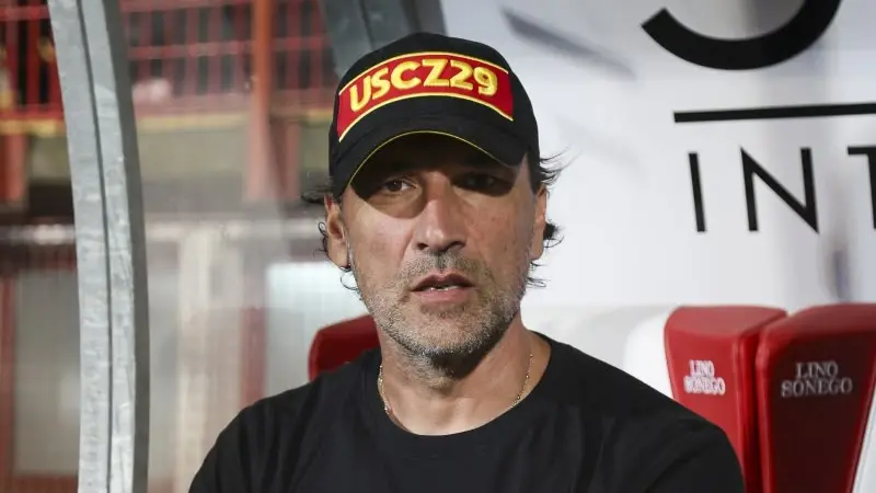 Catanzaro, ufficiale l’esonero di Gorgone dopo il ko per 1-6 contro l’Ascoli: via anche lo staff tecnico\n