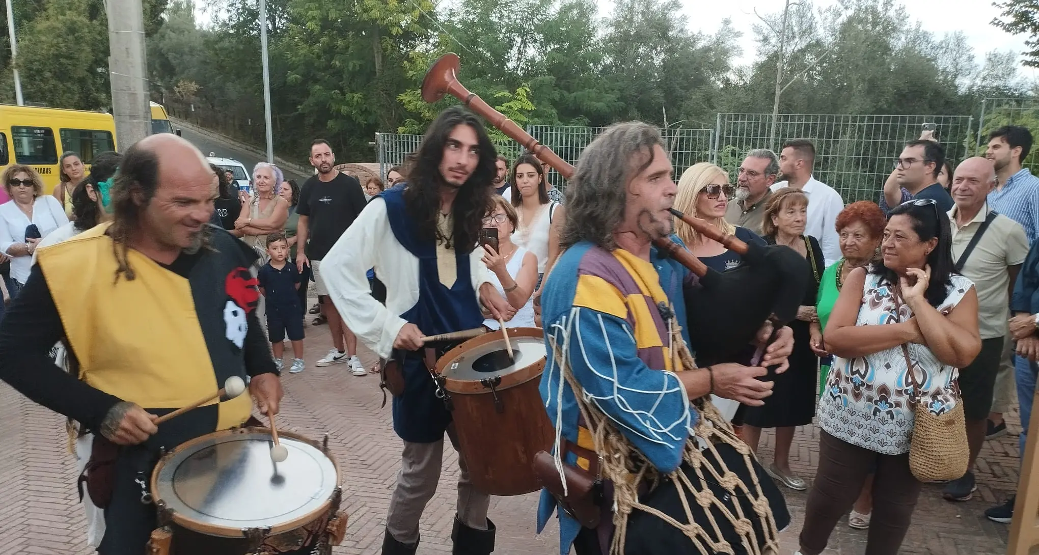 Mileto torna capitale normanna: cortei, sbandieratori e spettacoli per “La Corte di Ruggero d’Altavilla”\n