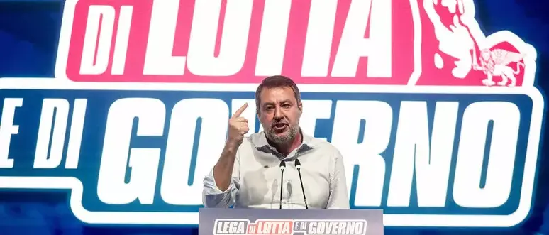 Lega, Salvini confermato segretario per la quarta volta: «Vinceremo le elezioni, saremo il secondo partito del centrodestra»\n