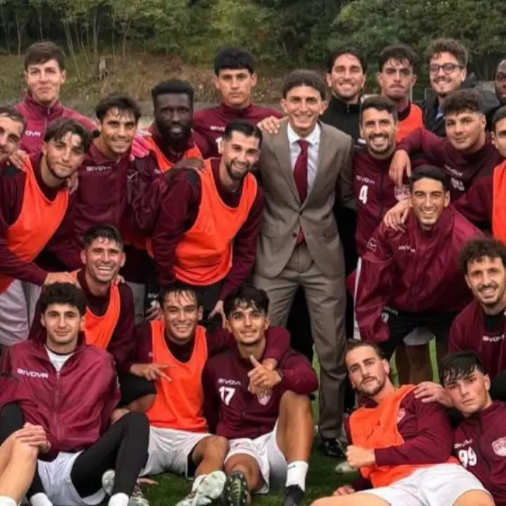 La Deliese non smette di stupire, Parentela: «Siamo fastidiosi contro chiunque»\n