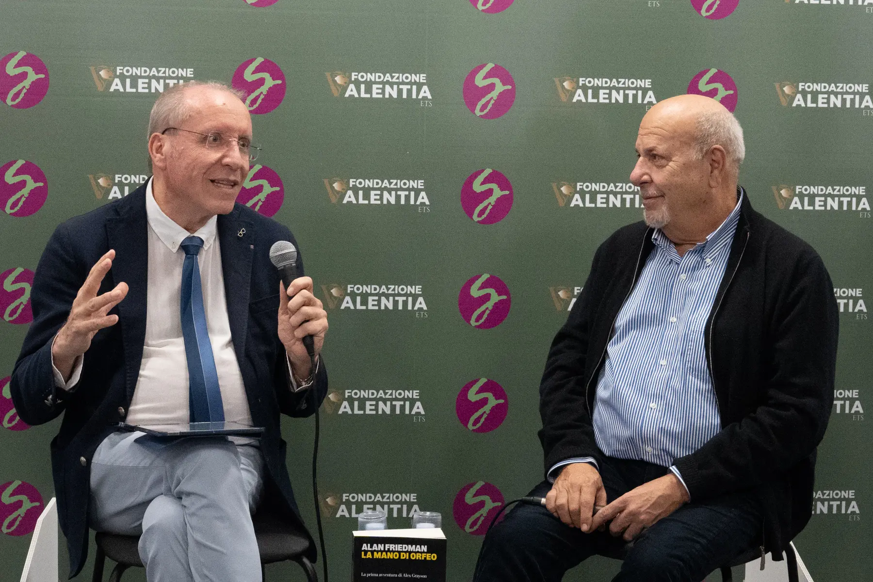 Alan Friedman senza filtri\u00A0a Vibo: «Trump è un pericolo e\u00A0il peggio deve ancora venire. Conte? Più vicino a Salvini che al Pd»\n
