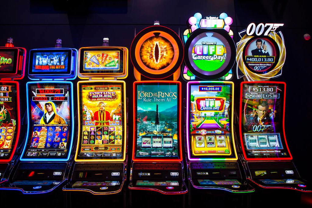 Cosenza, slot machine: 15 misure cautelari