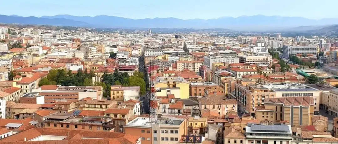Cosenza nella top ten delle città più green, Reggio\u00A0in fondo alla classifica: ecco tutti i dati\n