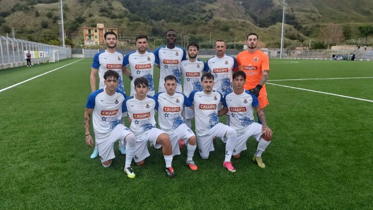 Promozione B, il Pizzo cade a testa alta con la capolista. La rabbia di Viterbo: «Arbitraggio decisivo, sconfitta immeritata»\n