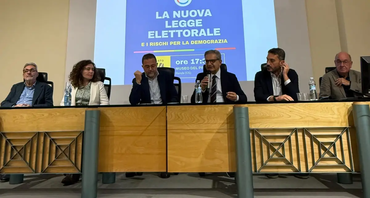 Nuova legge elettorale, il centrosinistra si confronta a Rende: «Serve un fronte comune»\n