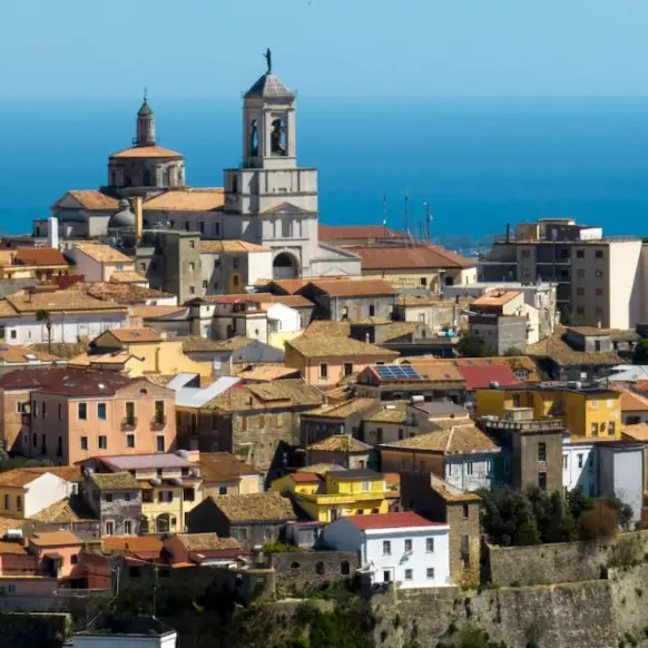 <p>Catanzaro all'<span style=\"color:hsl(0, 75%, 60%);\">81° posto</span> nella classifica delle città più green d'Italia: ecco tutti i dati</p>