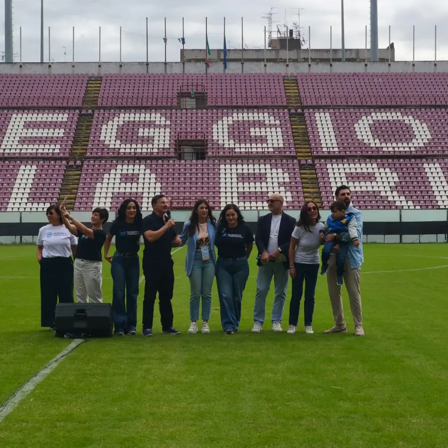 <p>Con \"Cuori in campo\" sono migliaia i giovani al Granillo per Mario, e mamma Manuela ringrazia: «La vostra presenza ci dà forza»</p>