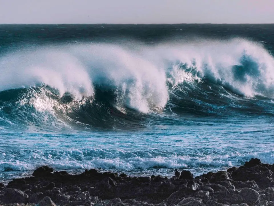 «Nessun legame» tra i terremoti nel Tirreno e il vulcano Marsili. Ma in caso di eruzione nello scenario peggiore tsunami in Calabria in 20 minuti