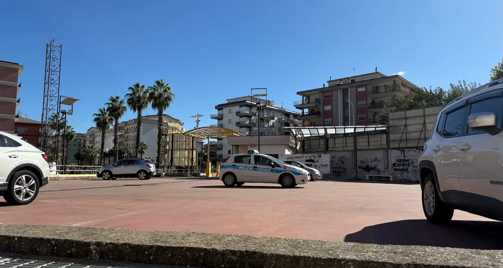 Rossano, incendio nel parcheggio multipiano: in fiamme biciclette comunali abbandonate\n