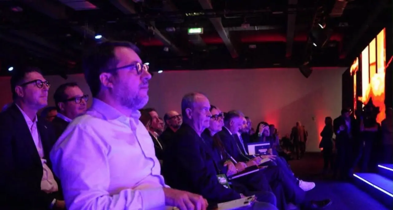 Salvini festeggia, la Lega calabrese aspetta: il congresso che non arriva, il secondo assessorato e l’ombra di Vannacci\n