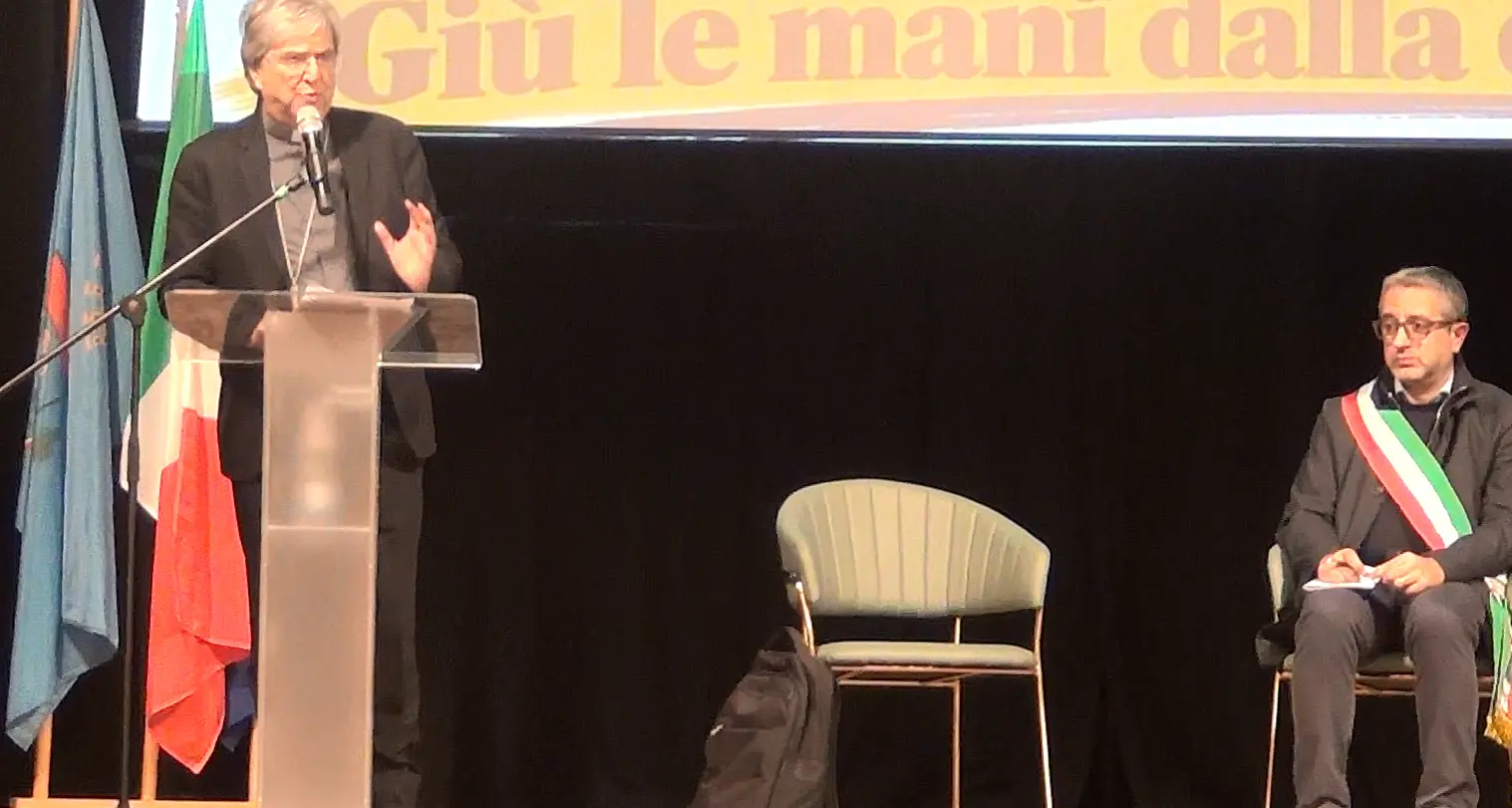 «Questa è l’ora del coraggio»:\u00A0il vescovo Savino esorta la comunità a reagire dopo l’agguato a Cassano\n