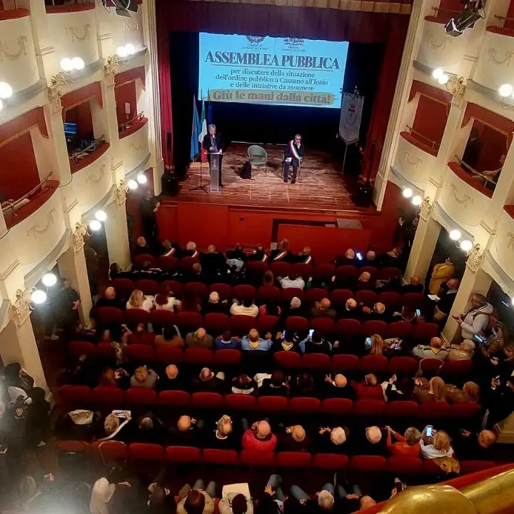 «Questa è l’ora del coraggio»:\u00A0il vescovo Savino esorta la comunità a reagire dopo l’agguato a Cassano\n