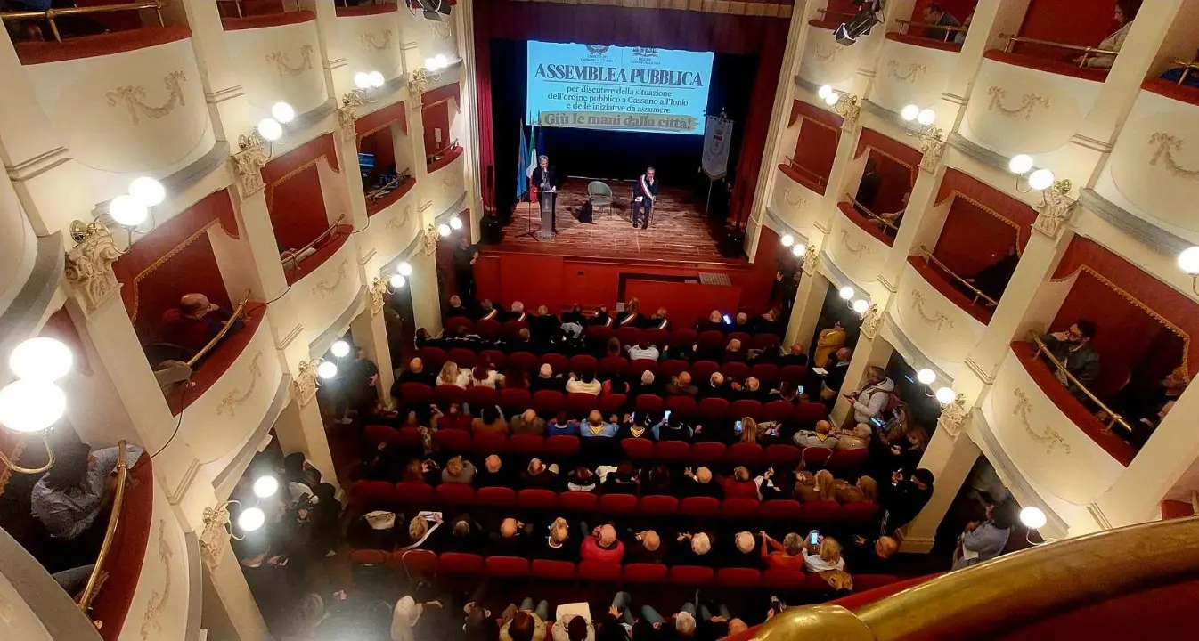 <p>«Questa è <span style=\"color:hsl(0, 75%, 60%);\">l’ora del coraggio</span>»: il vescovo Savino esorta la comunità a reagire dopo l’agguato a Cassano</p>