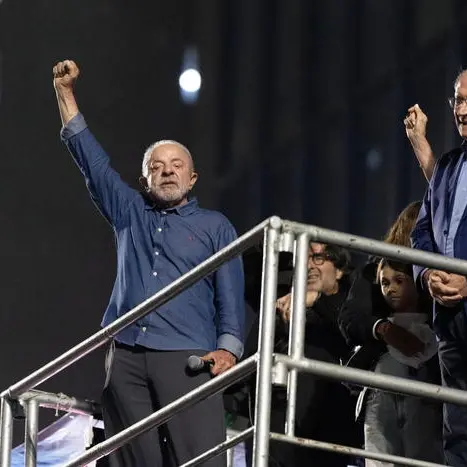Lula, dal lavoro in fabbrica al palazzo presidenziale: il mignolo amputato diventato simbolo di riscatto sociale\n