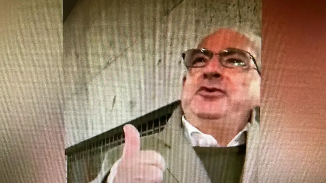 <p>Giuseppe Calabr&ograve; (foto da un video di Klaus Davi)</p>\\n