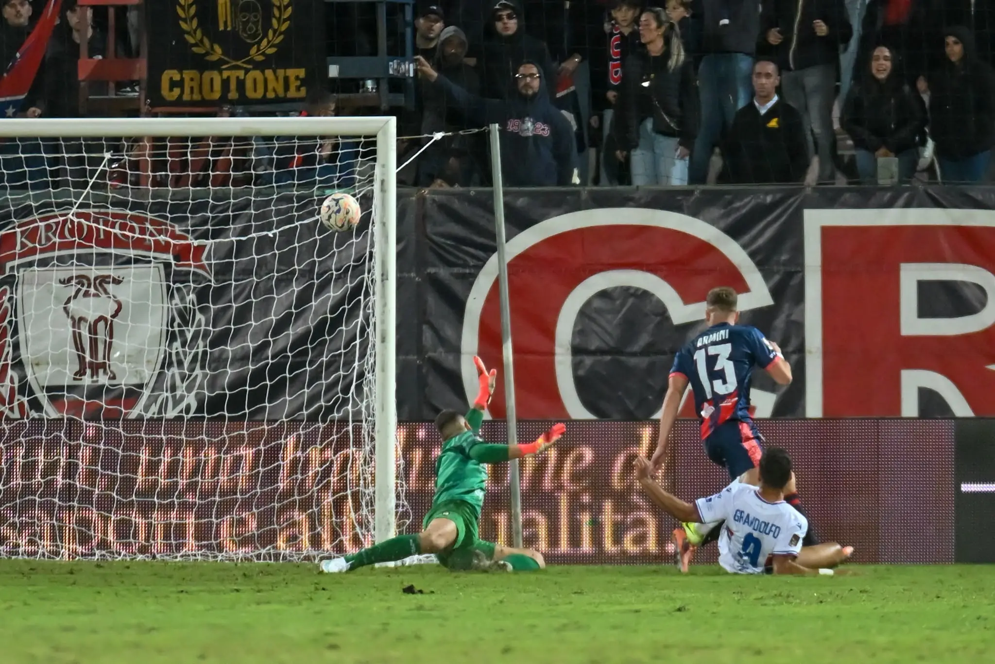 Serie C, il Crotone non riesce a rialzarsi: il Casarano espugna lo Scida per 1-0\n\n\n