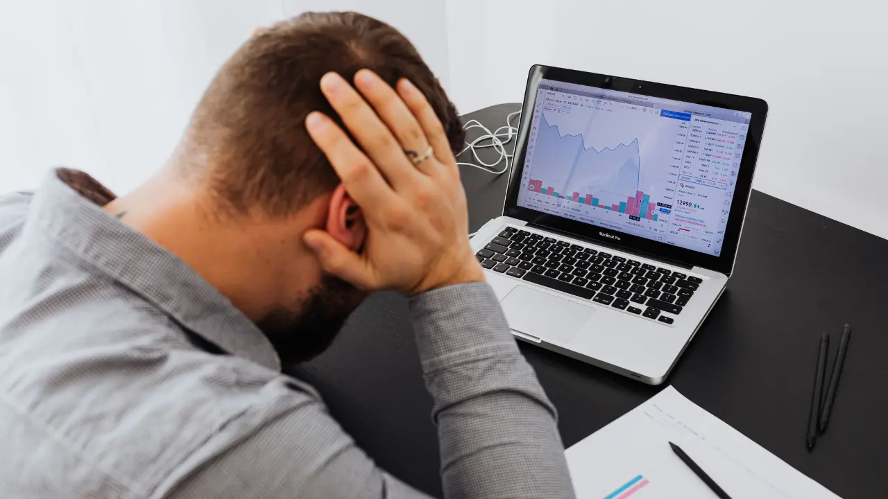 Italia sull'orlo del fallimento:\u00A010mila\u00A0aziende in liquidazione,\u00A07 milioni di persone rischiano di perdere casa e lavoro per i debiti\n