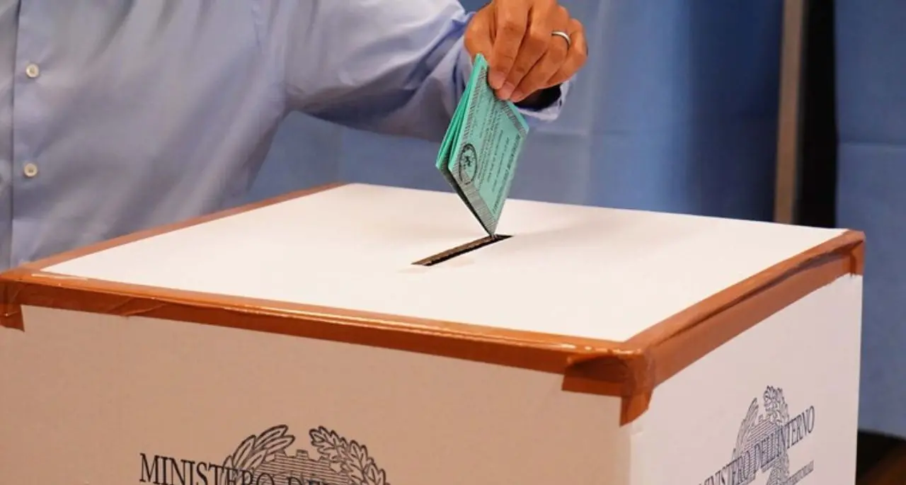 Voto degli elettori fuori sede, al via le domande con scadenza al 31 dicembre per l'iscrizione all'elenco comunale (LINK)\n