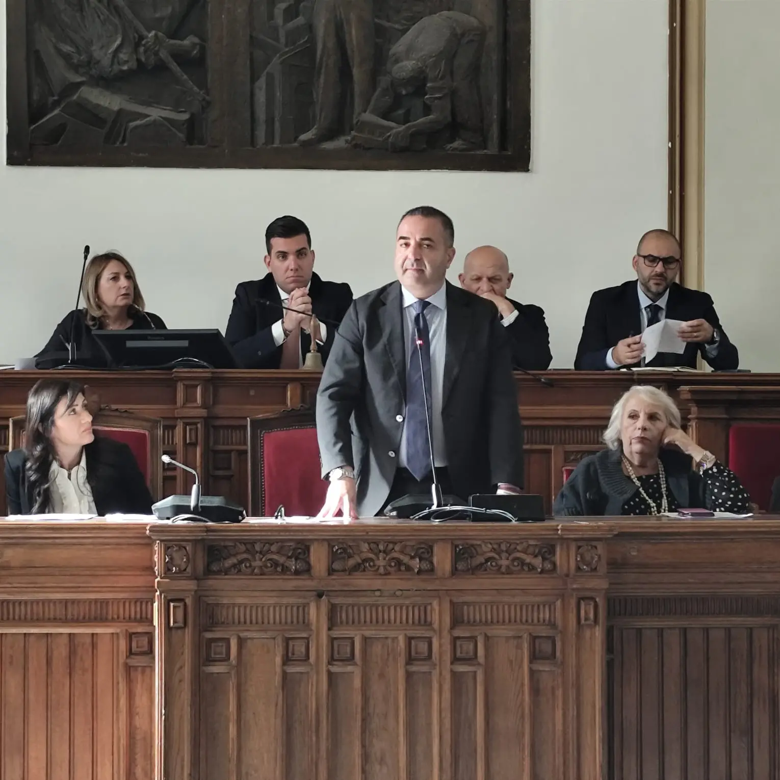 Cannizzaro fa i complimenti a tutti e poi blinda la sanità a Reggio: «Gallico non chiude e arrivano 10 posti per i dializzati»\n
