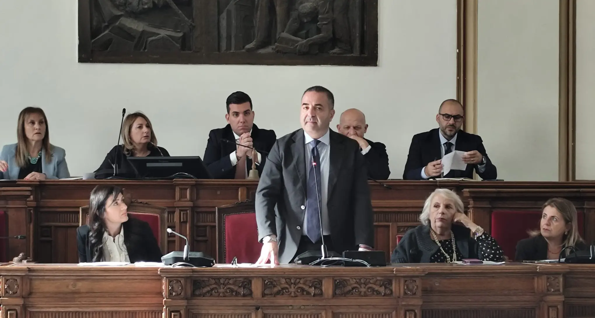 Cannizzaro fa i complimenti a tutti e poi blinda la sanità a Reggio: «Gallico non chiude e arrivano 10 posti per i dializzati»\n