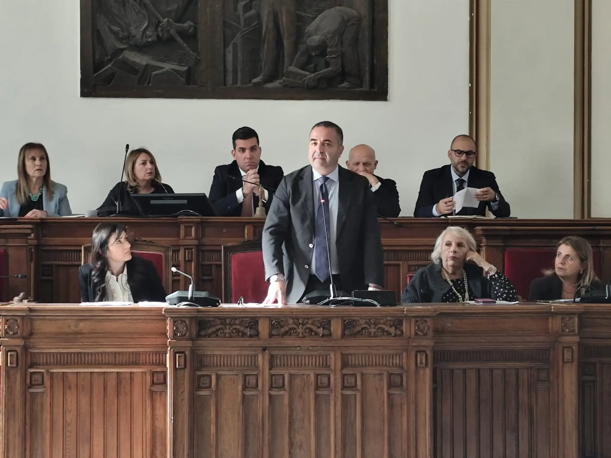 Cannizzaro fa i complimenti a tutti e poi blinda la sanità a Reggio: «Gallico non chiude e arrivano 10 posti per i dializzati»\n
