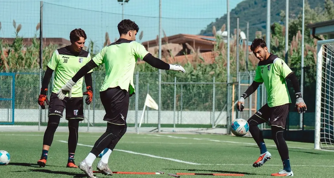 La Vibonese riparte da Ragusa e sale al terzo posto: i portieri De Simone e Musardo raccontano la forza del gruppo rossoblù\n