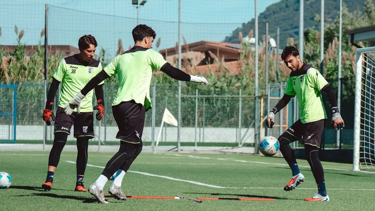La Vibonese riparte da Ragusa e sale al terzo posto: i portieri De Simone e Musardo raccontano la forza del gruppo rossoblù\n