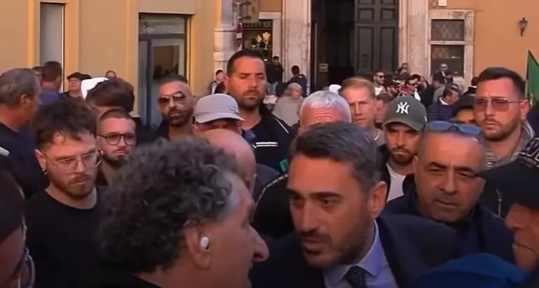 La rabbia travolge anche chi non governa: il caso Irto è il segnale di un’Italia esasperata che Meloni non può ignorare
