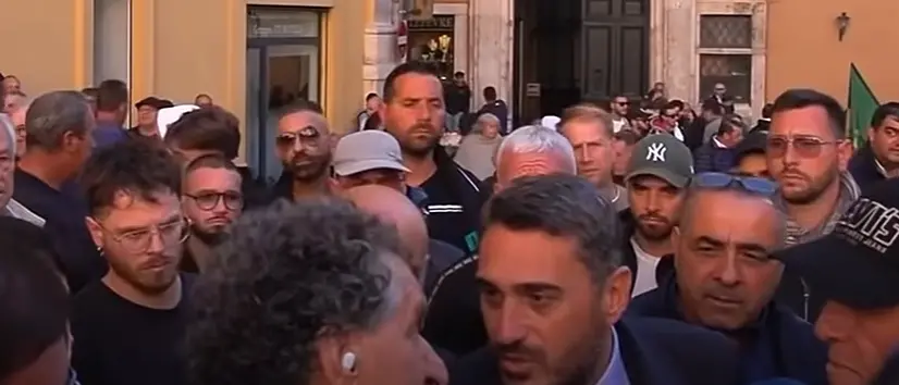 La rabbia travolge anche chi non governa: il caso Irto è il segnale di un’Italia esasperata che Meloni non può ignorare\n