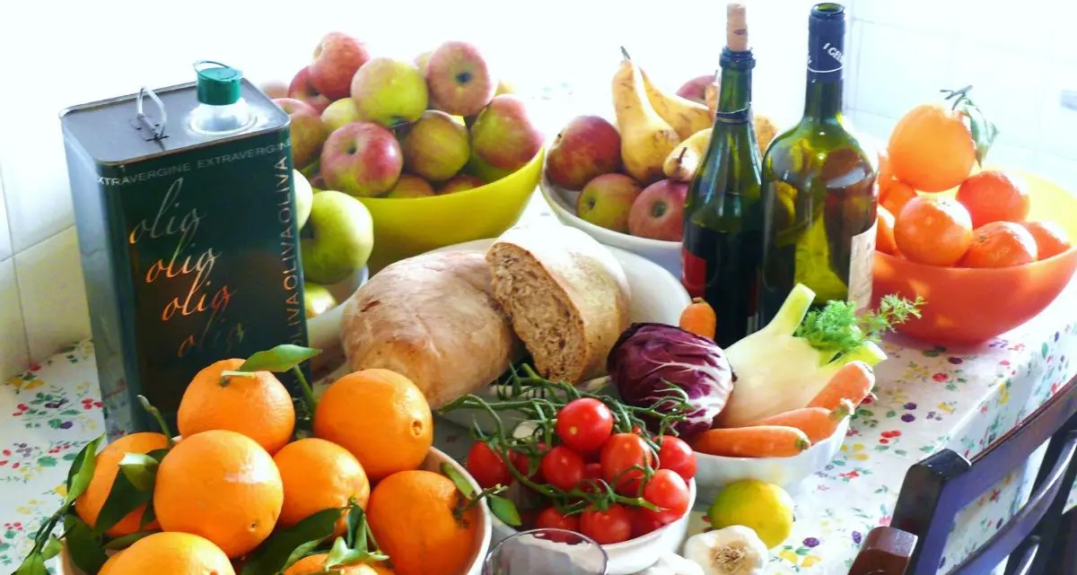Dieta mediterranea nelle mense scolastiche di Cosenza, FareAmbiente sostiene il progetto di educazione alimentare\n