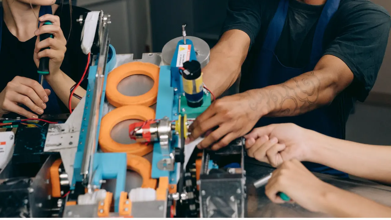 Lavoro, competenze e tecnologia: i tutor aziendali di Confindustria nelle scuole\n