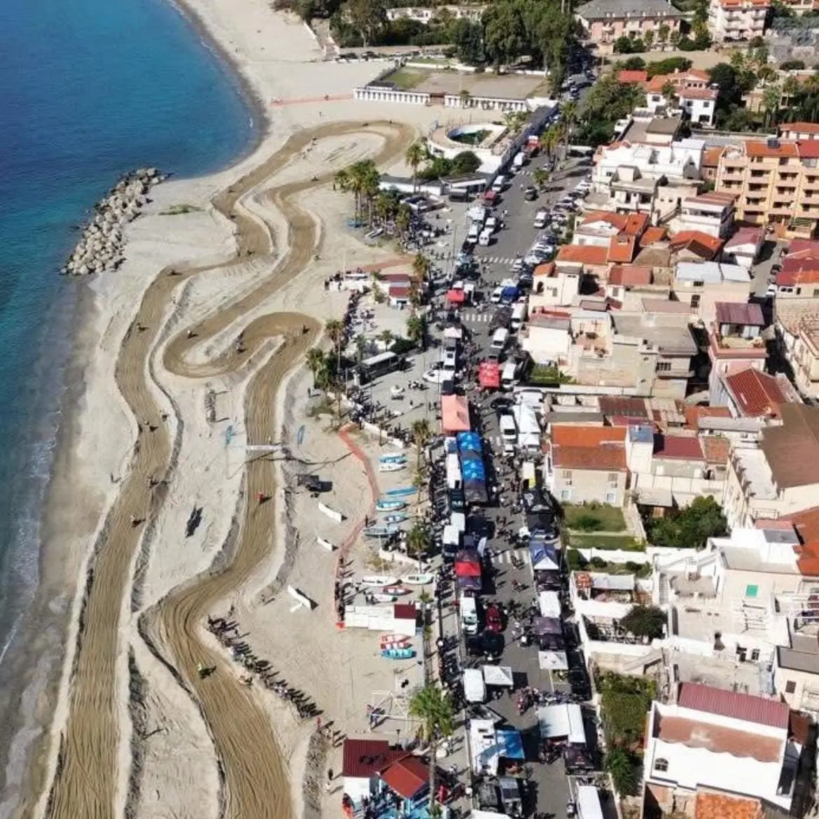 Il Campionato Nazionale Mare Cross torna sulla spiaggia di Catona\n