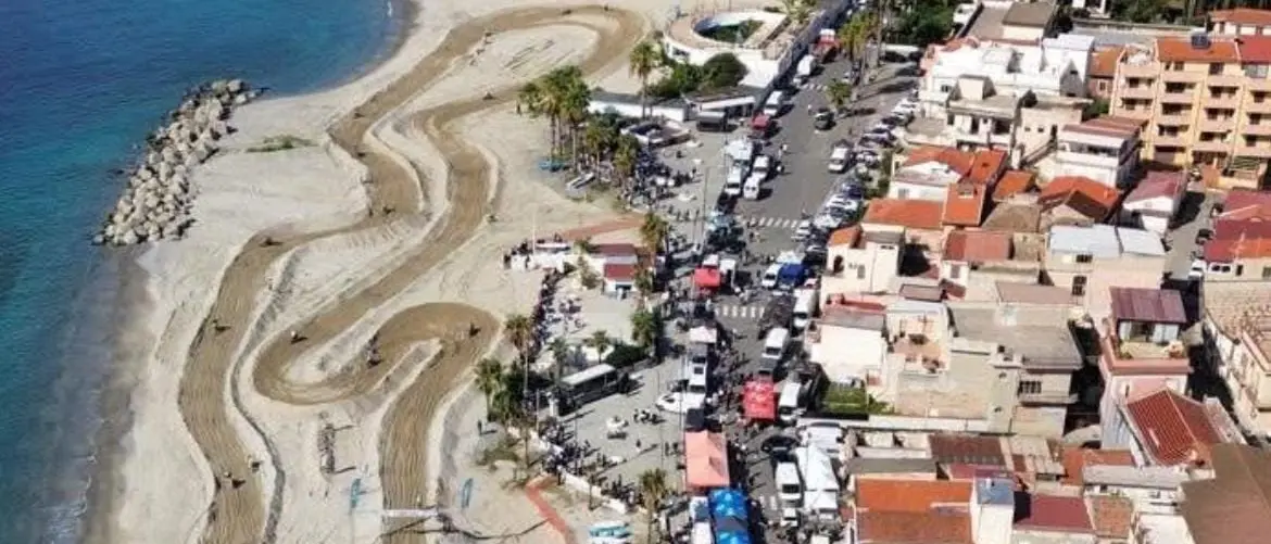 Il Campionato Nazionale Mare Cross torna sulla spiaggia di Catona\n