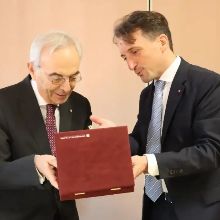 Il presidente della Consulta Amoroso all’Unical: «L’articolo 1 della Costituzione è una proclamazione solenne, ma è anche un progetto»\n