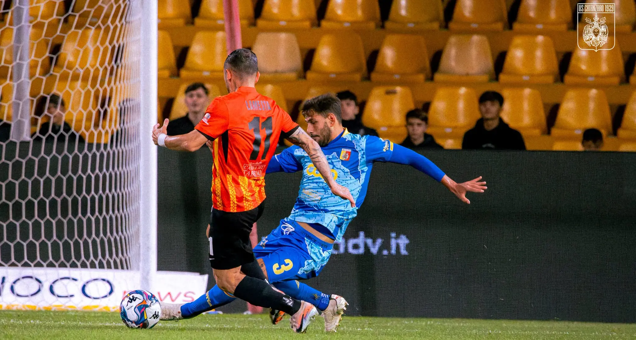 Catanzaro, Buso salva i giallorossi al 92': finisce 1-1 a Benevento nel debutto di Mignani\n
