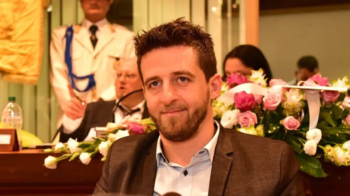 <p>Flavio Stasi, sindaco di Corigliano Rossano, è agli arresti domiciliari per voto di scambio politico-mafioso</p>\\n