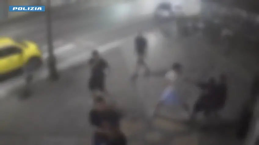Siderno, rissa tra giovani finita con un accoltellamento nel cuore della movida: sette Daspo urbani e divieti fino a due anni\n