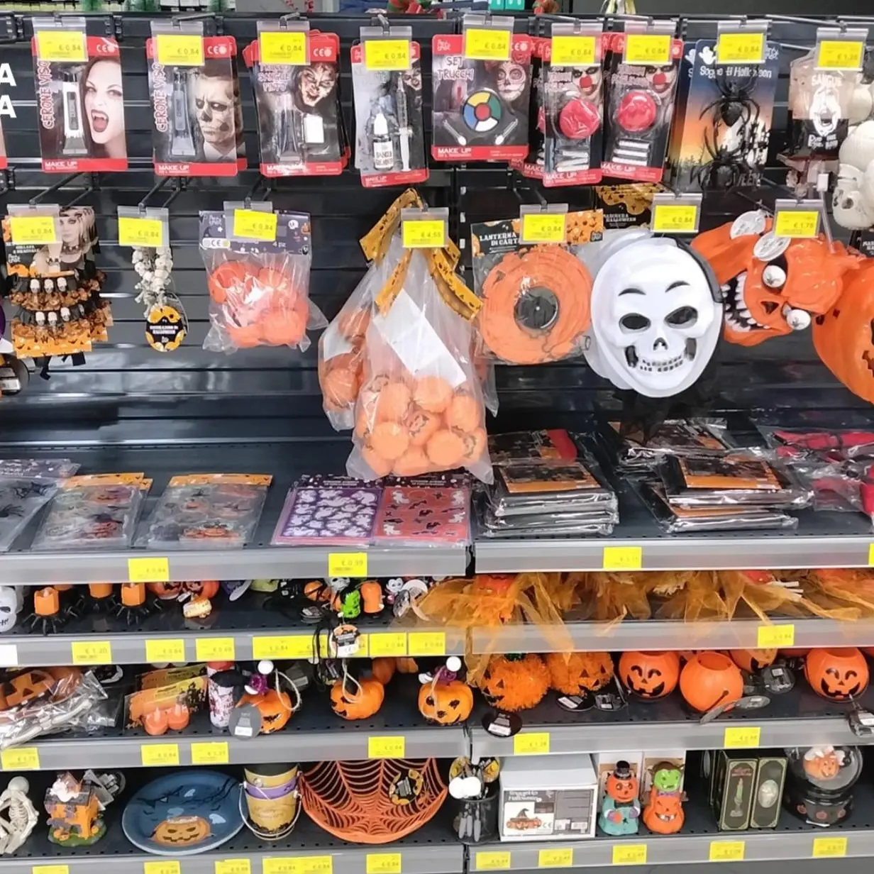 Nel Cosentino\u00A0sequestrati 300mila prodotti non sicuri in vista di Halloween\n