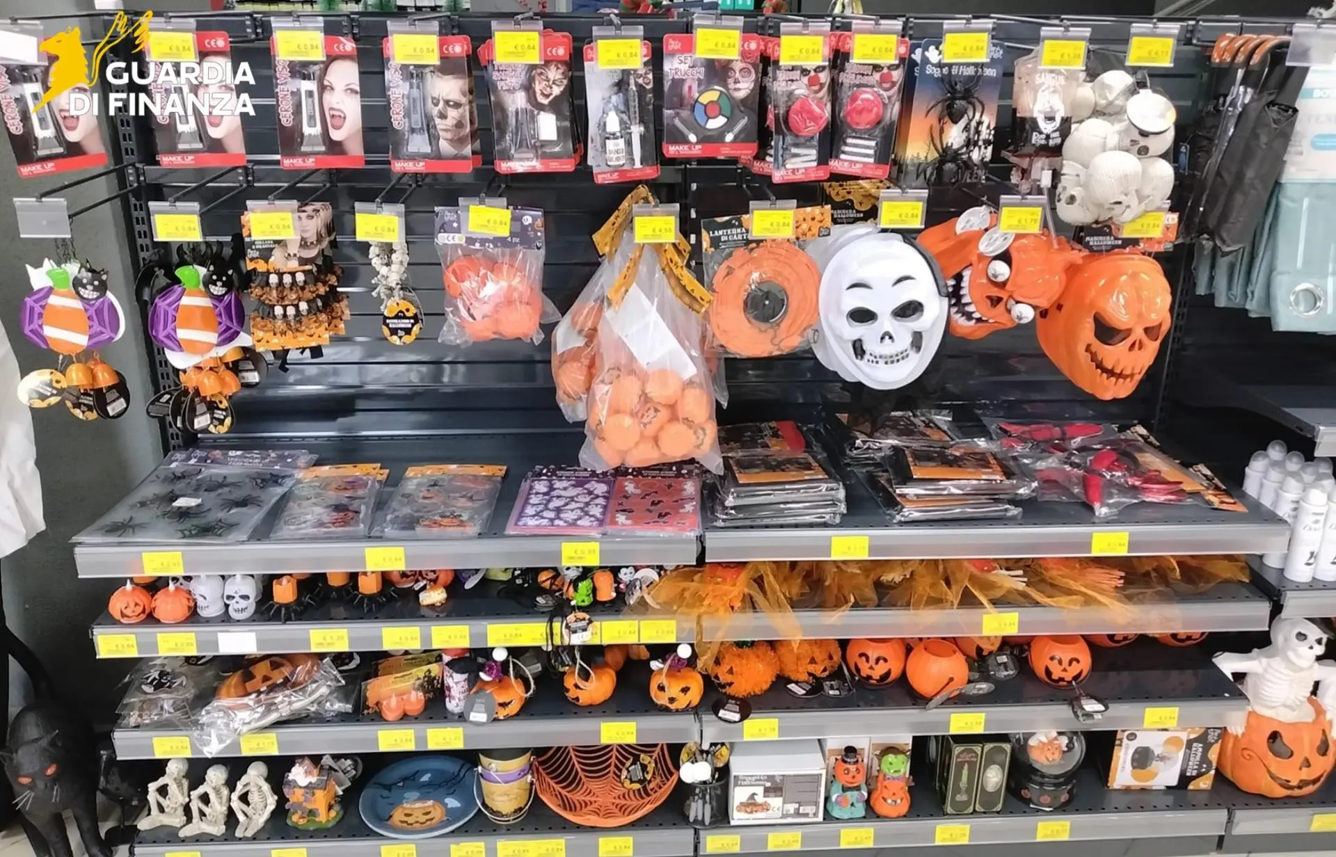 Nel Cosentino\u00A0sequestrati 300mila prodotti non sicuri in vista di Halloween\n