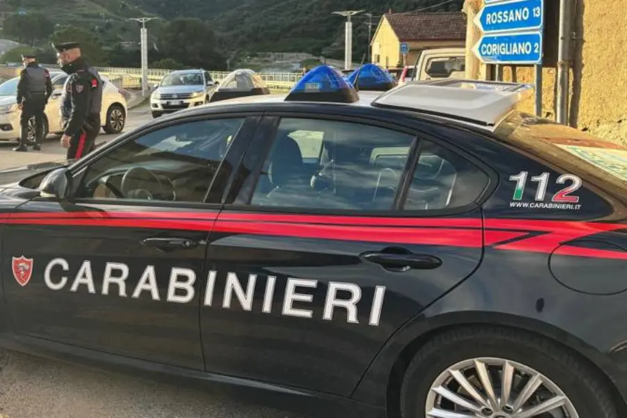 <p>Omicidi, visti illegali e presunti scambi elettorali politico-mafiosi: i dettagli del blitz nella Sibaritide</p>