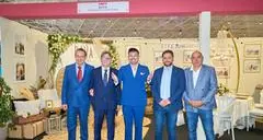 Matrimonio Senza Pensieri”: il Riva Restaurant & Lounge Bar porta a Calabria Sposi la magia del sì\n